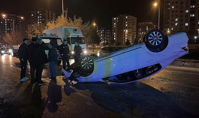 3 otomobilin karıştığı trafik kazasında 4 kişi yaralandı