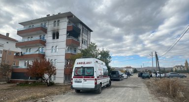 4 katlı apartmandaki dairede çıkan yangın söndürüldü