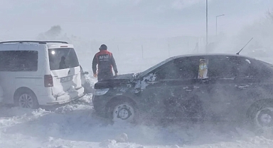 AFAD, yolda mahsur kalanların imdadına yetişti