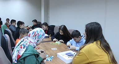 Akıl ve Zeka Oyunları kursu, her yaştan katılımcı için büyük ilgi görüyor