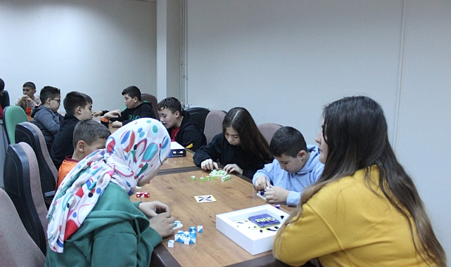 Akıl ve Zeka Oyunları kursu, her yaştan katılımcı için büyük ilgi görüyor