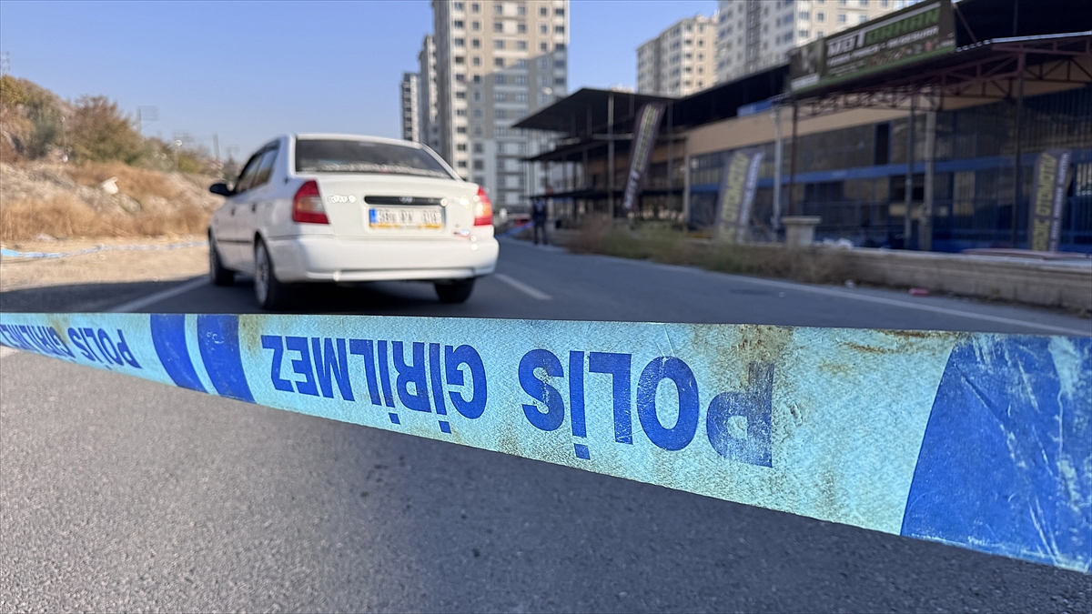 Bir çocuk, tartıştığı kişi tarafından bıçakla ağır yaralandı
