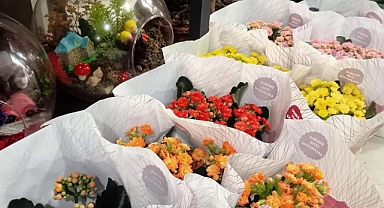 Çiçekçilerde Öğretmenler Günü Hareketliliği; Tek Gül: 100 TL