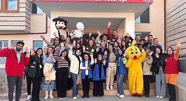 Çocukların Yüzünü Güldürdüler