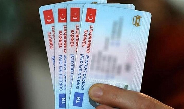 Eski tip ehliyetleri yenileme süresi uzatıldı
