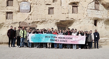 Genç Tıbbiyeliler Atamızı Anayurdunda Andı