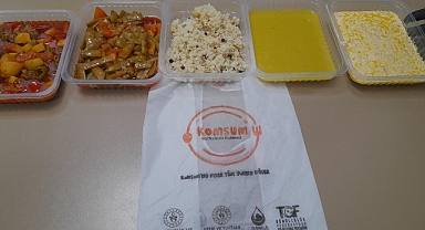 Gençler Artan Yemekleri İhtiyaç Sahibi Komşularıyla Paylaşmaya Devam Ediyor