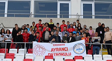 İlçelerden gelen öğrenciler stadyumda maç izledi