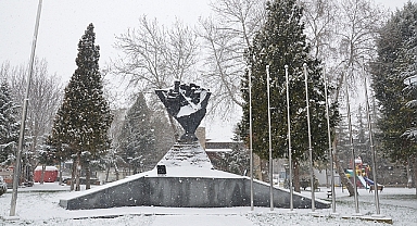 Karaman'a Bu Gece Yarısı ve Yarın Kar Bekleniyor