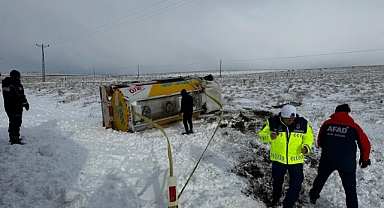 Karaman'da Yakıt Yüklü Tanker Devrildi