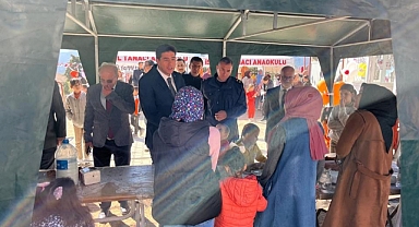 Kaymakam Erdoğan önce minik öğrencilerin sonra da vatandaşın taleplerini dinledi