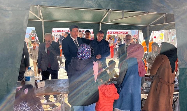 Kaymakam Erdoğan önce minik öğrencilerin sonra da vatandaşın taleplerini dinledi 