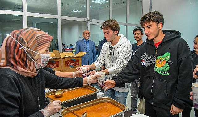 KMÜ sınava hazırlanan öğrencilere çorba ikramında bulundu