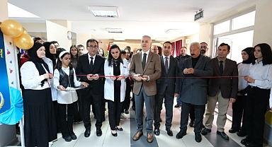 Maarif-i Kimya Sergisinin açılışını Vali Çiçekli yaptı