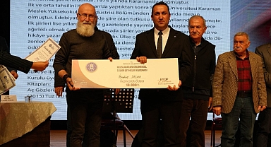 Şair Şaşma Şiir Yarışmasından üçüncülük ödülüyle döndü