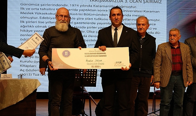 Şair Şaşma Şiir Yarışmasından üçüncülük ödülüyle döndü