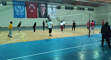 Sarıveliler'de Öğretmen Günü Spor Turnuvaları Başladı
