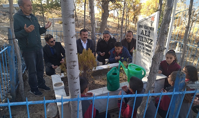Şehit Öğretmen Ali Yıldız, vefatının 30. Yılında mezarı başında anıldı