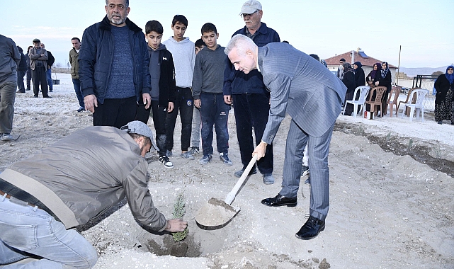Süleymanhacı köyünde 2 bin 500 fidan toprakla buluştu