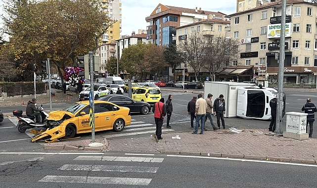 Taksi ile kamyonetin çarpışması sonucu 6 kişi yaralandı