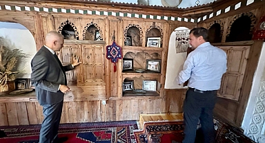 Vali Çiçekli, Karaman’ın Tarihi Evlerini gezdi