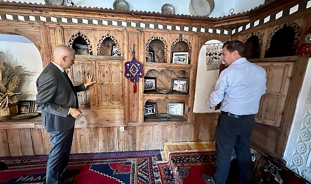 Vali Çiçekli, Karaman’ın Tarihi Evlerini gezdi