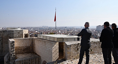 Vali Çiçekli, Karaman'ın Tarihi ve Kültürel Mekanlarında İncelemelerde Bulundu