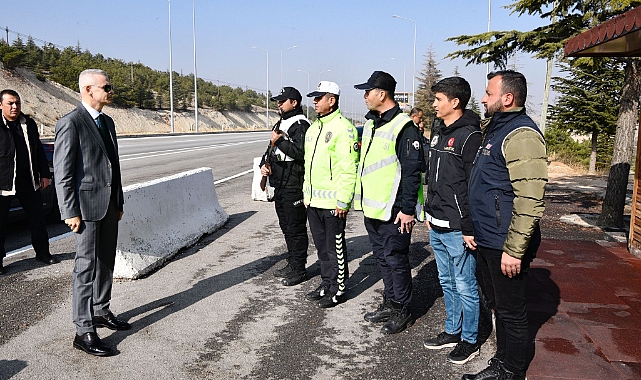 Vali Çiçekli polis uygulama noktasını ziyaret etti