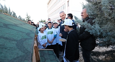 Vali Çiçekli, Okuldaki Çiftlik Projesi Tanıtım Etkinliğine Katıldı
