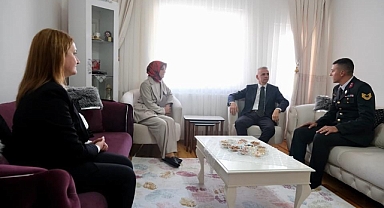 Vali Çiçekli ve eşinden gazi Ahmet Tezcan'a ziyaret