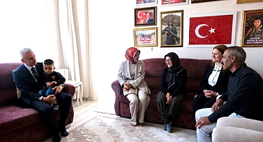 Vali Çiçeklii ve eşi Şehidimiz Oğuzhan Küçük’ün Ailesini Ziyaret Etti