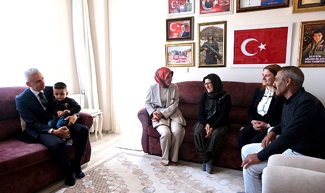Vali Çiçeklii ve eşi Şehidimiz Oğuzhan Küçük’ün Ailesini Ziyaret Etti