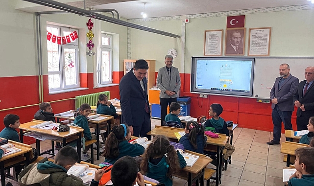 Dersteki öğrencilere Kaymakam sürprizi