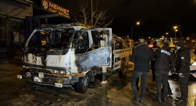 Karaman'da park halindeki çekici yandı