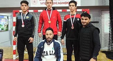 Karamanlı Güreşçiler Kayseri'den derecelerle döndü