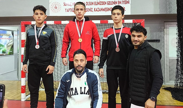 Karamanlı Güreşçiler Kayseri'den derecelerle döndü