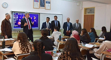 Küçük: "Öğretmenlerin makamı öğrencinin yüreğidir"