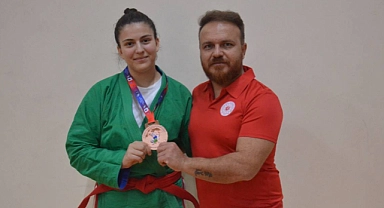 Kuraşta dünya üçüncüsü olan Ayşenur, yeni başarılar için çalışıyor