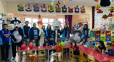 Onların oyun arkadaşı olarak Minik Kalplere dokundular