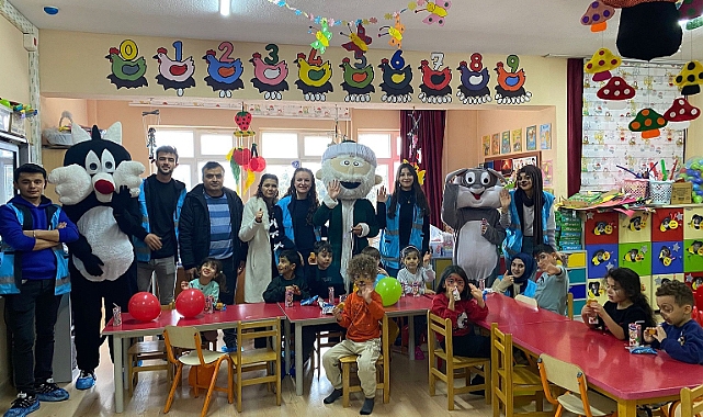 Onların oyun arkadaşı olarak Minik Kalplere dokundular