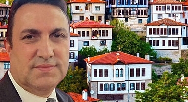 Şair Şaşma Şiir Yarışmasından ikincilik ödülüyle döndü