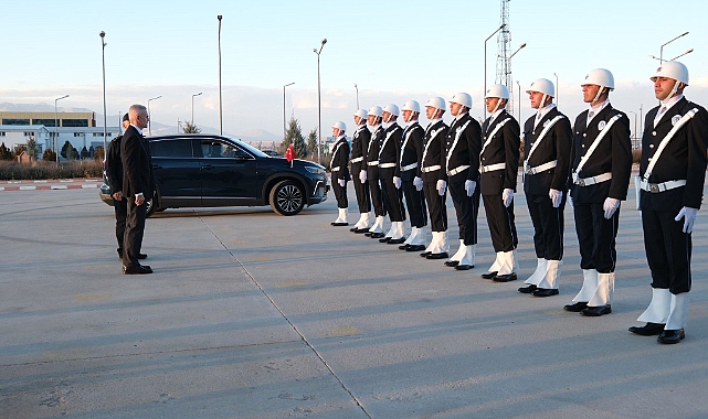 POMEM’i ziyaret eden Vali Çiçekli: "Disiplin, özveri ve sevgiyle çalışmanız gerektiğini unutmayın"