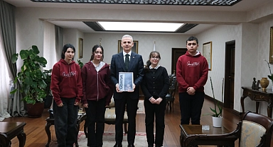 Vali Çiçekli, genç yazarlarla bir araya geldi