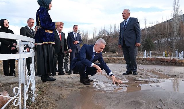 Vali Çiçekli Göktepe’deki yağlı çamuru inceledi