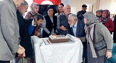 Vali Yardımcısı Çiçekli Huzurevi ve Çocuk Sitesi sakinlerinin yeni yıllarını kutladı