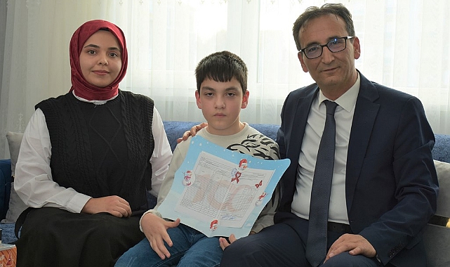 Evde Eğitim Gören Samet, Karnesini Büyük Bir Mutlulukla Aldı