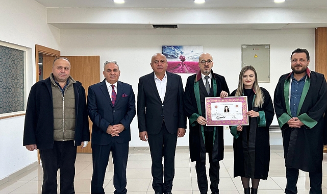 Genç Avukat Safiye Çelik Avukatlık Ruhsatını Aldı