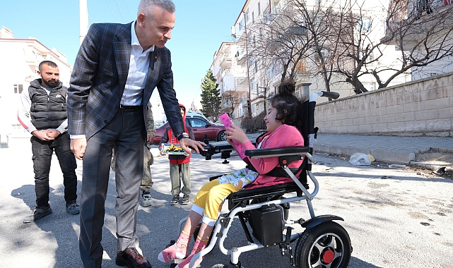Hayırsever işadamı ve Vali Çiçekli, küçük Sıla’nın isteğine kayıtsız kalmadı