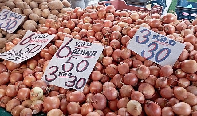 Karaman'da semt pazarında fiyatlar