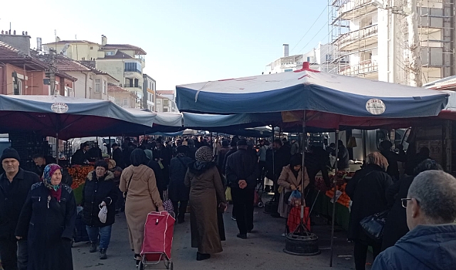Karaman'da semt pazarında fiyatlar